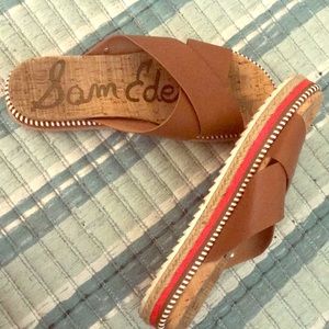 Sam Edelman neutral brown slides with red accents